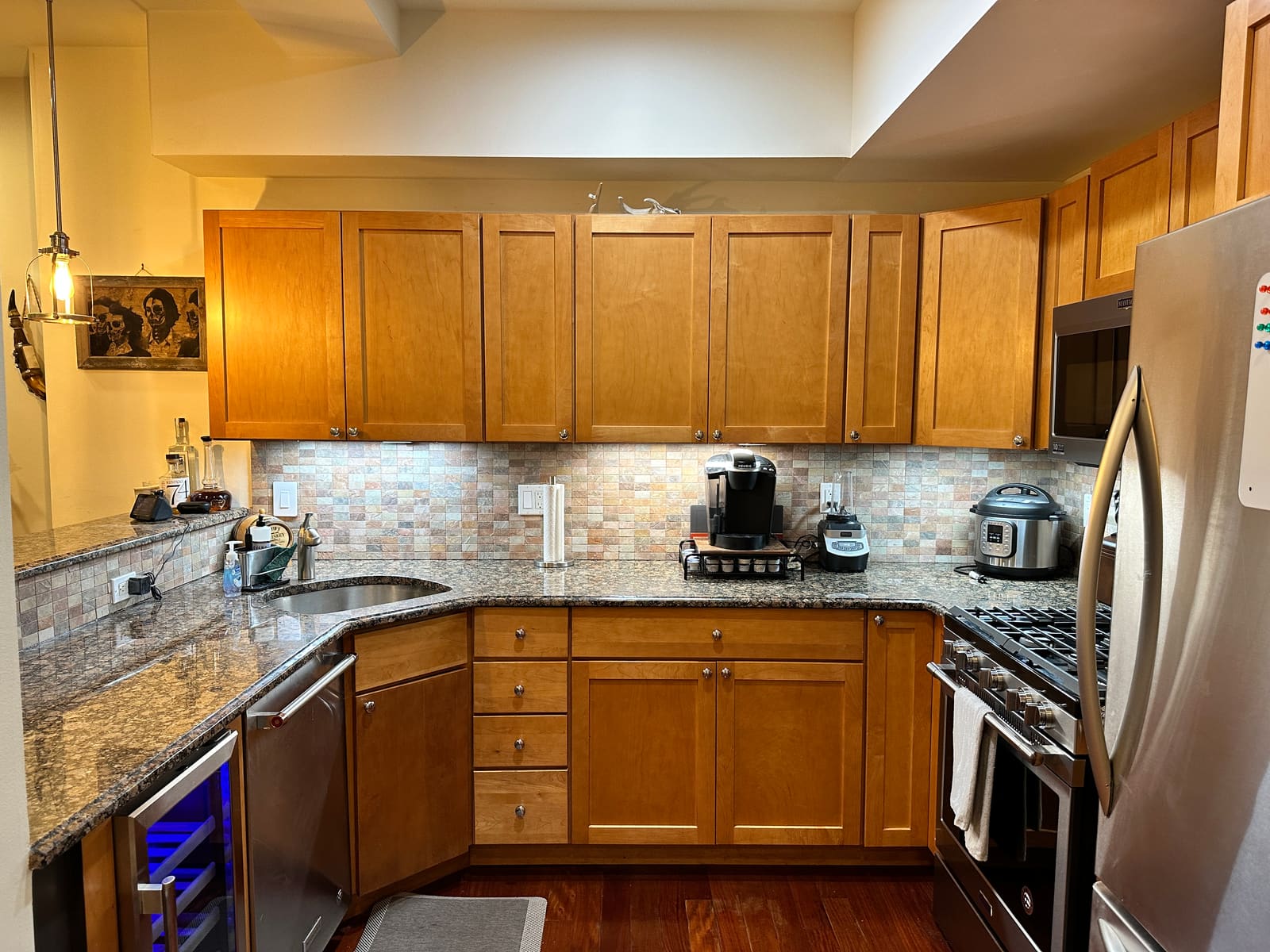 Full Kitchen with Wine Cooler